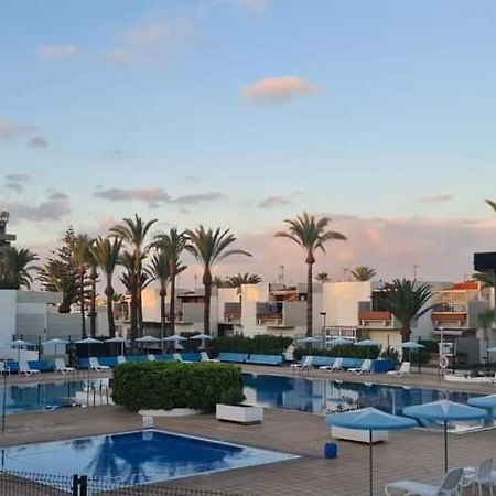 Family Comfortable Apartment أرونا المظهر الخارجي الصورة