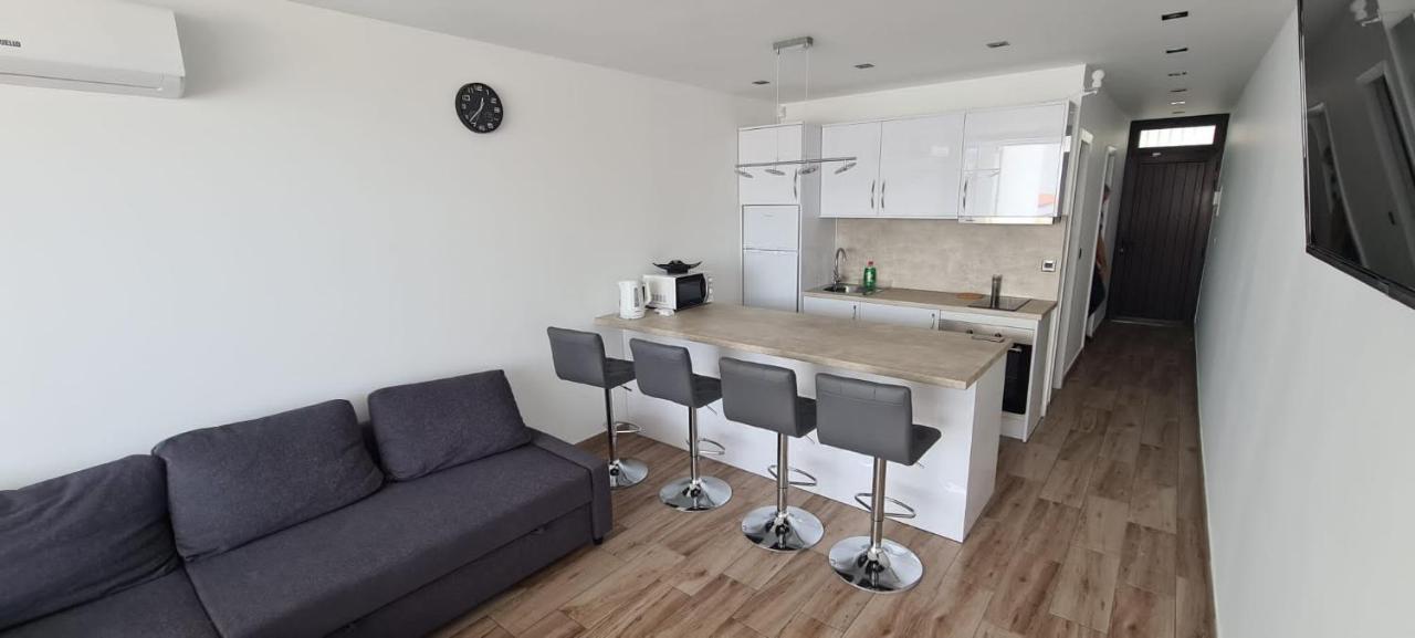 Family Comfortable Apartment أرونا المظهر الخارجي الصورة