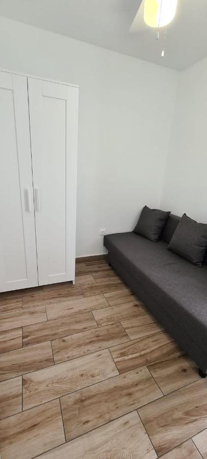Family Comfortable Apartment أرونا المظهر الخارجي الصورة