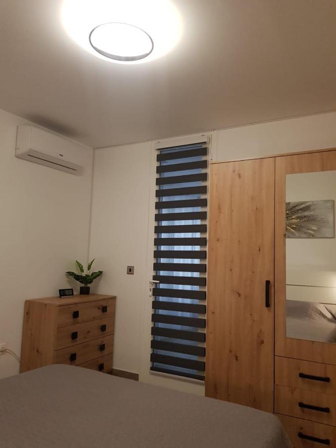 Family Comfortable Apartment أرونا المظهر الخارجي الصورة