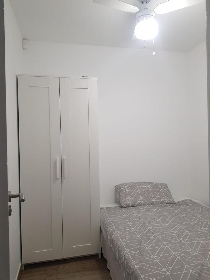 Family Comfortable Apartment أرونا المظهر الخارجي الصورة