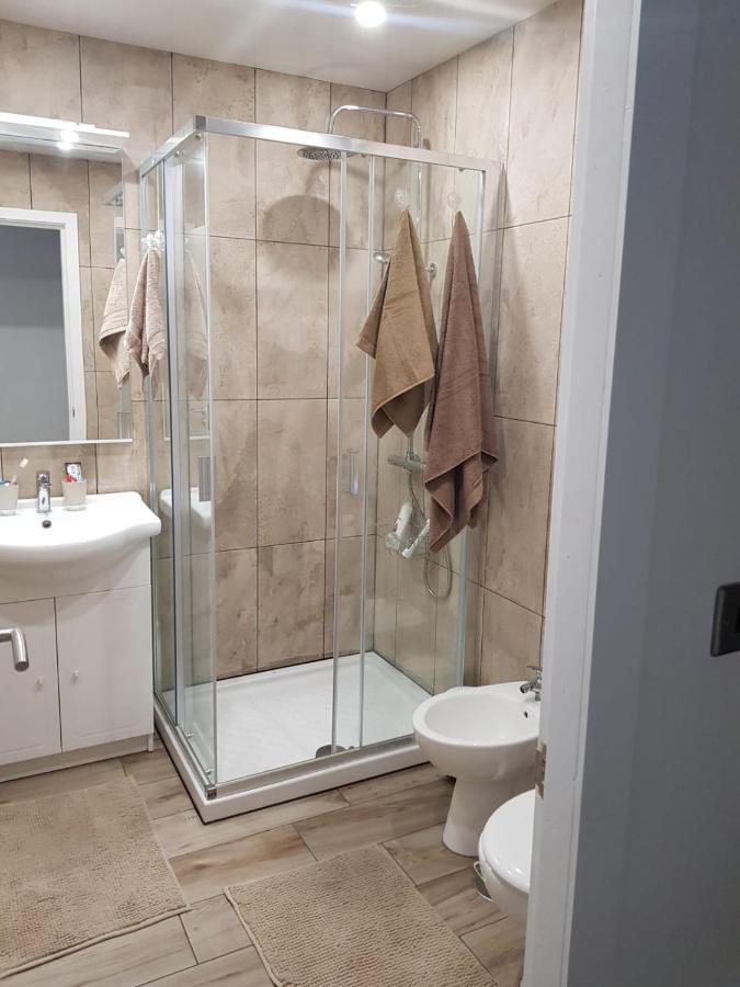 Family Comfortable Apartment أرونا المظهر الخارجي الصورة