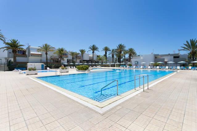 Family Comfortable Apartment أرونا المظهر الخارجي الصورة