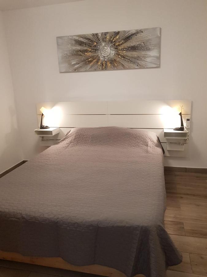 Family Comfortable Apartment أرونا المظهر الخارجي الصورة